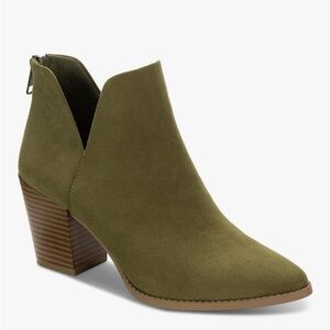 SUN + STONE Women's Elizaa Booties olive green - Medium 8 -new without box.
